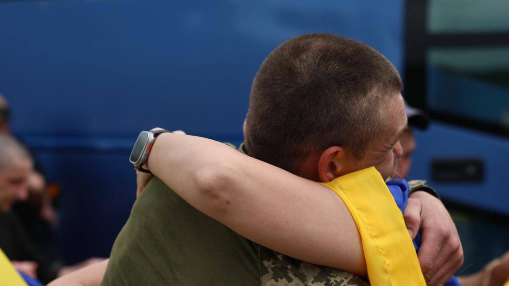 Второй этап обмена "1000 на 1000": еще 307 защитников вернулись из плена (фото) 9 обмін полоненими 24 травня