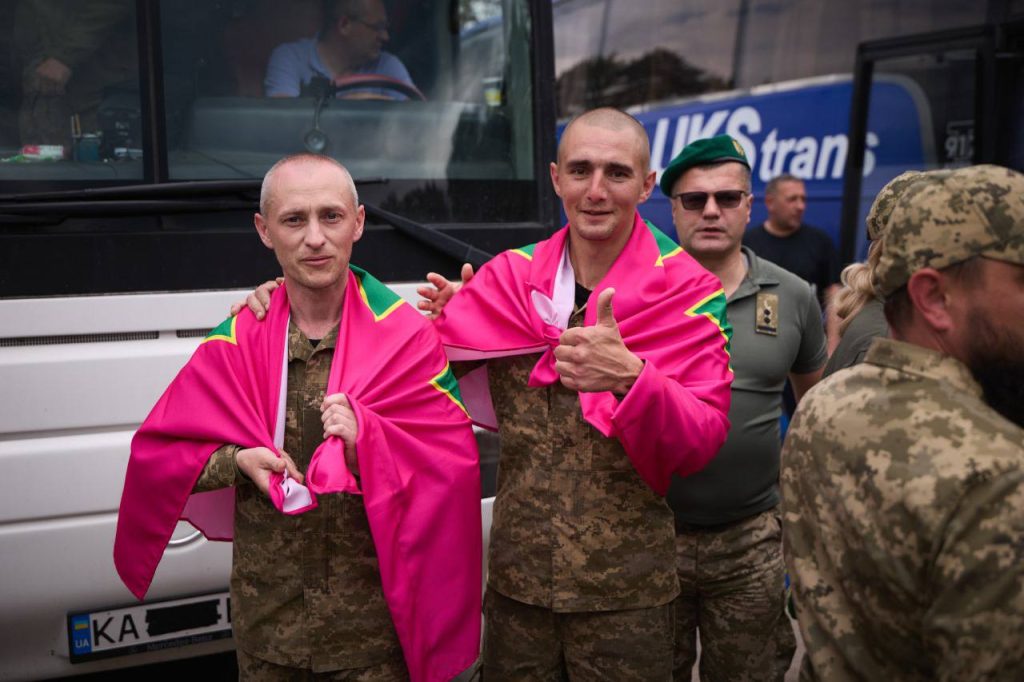 Второй этап обмена "1000 на 1000": еще 307 защитников вернулись из плена (фото) 16 обмін полоненими 24 травня