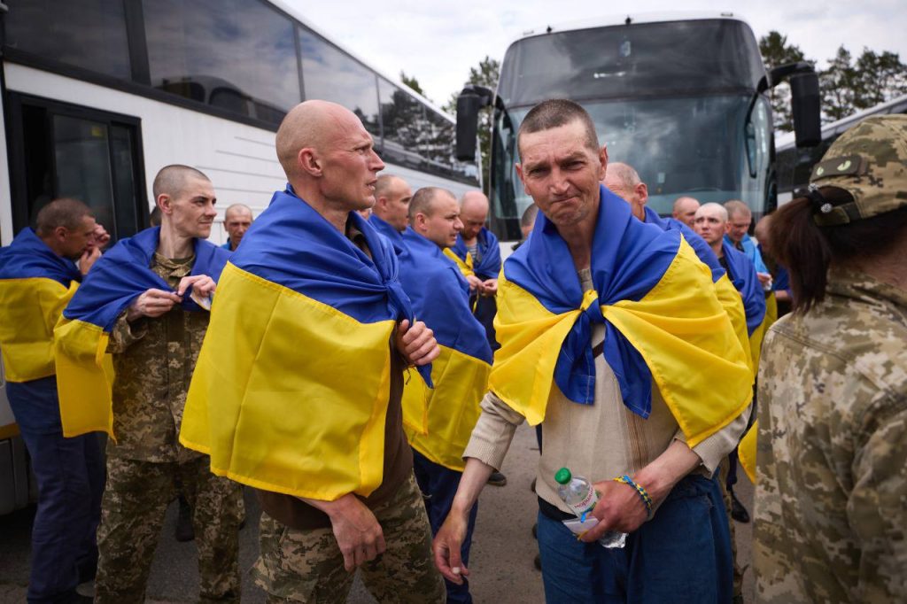 Второй этап обмена "1000 на 1000": еще 307 защитников вернулись из плена (фото) 19 обмін полоненими 24 травня