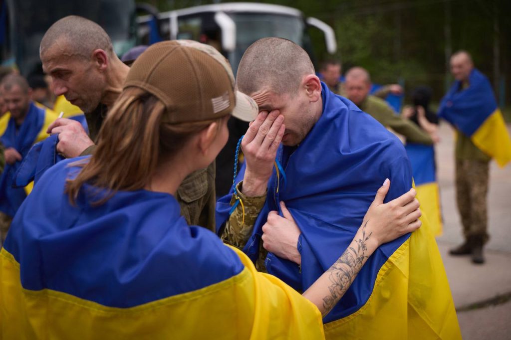Второй этап обмена "1000 на 1000": еще 307 защитников вернулись из плена (фото) 20 обмін полоненими 24 травня