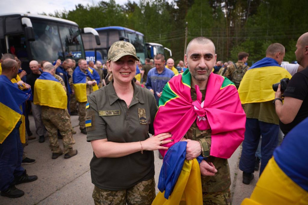 Второй этап обмена "1000 на 1000": еще 307 защитников вернулись из плена (фото) 21 обмін полоненими 24 травня