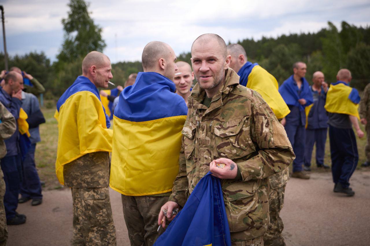 Второй этап обмена «1000 на 1000»: еще 307 защитников вернулись из плена (фото)