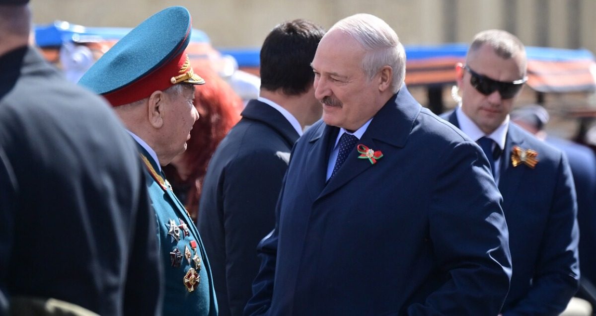 Всплыло почему Лукашенко реально боится ехать на парад к Путину