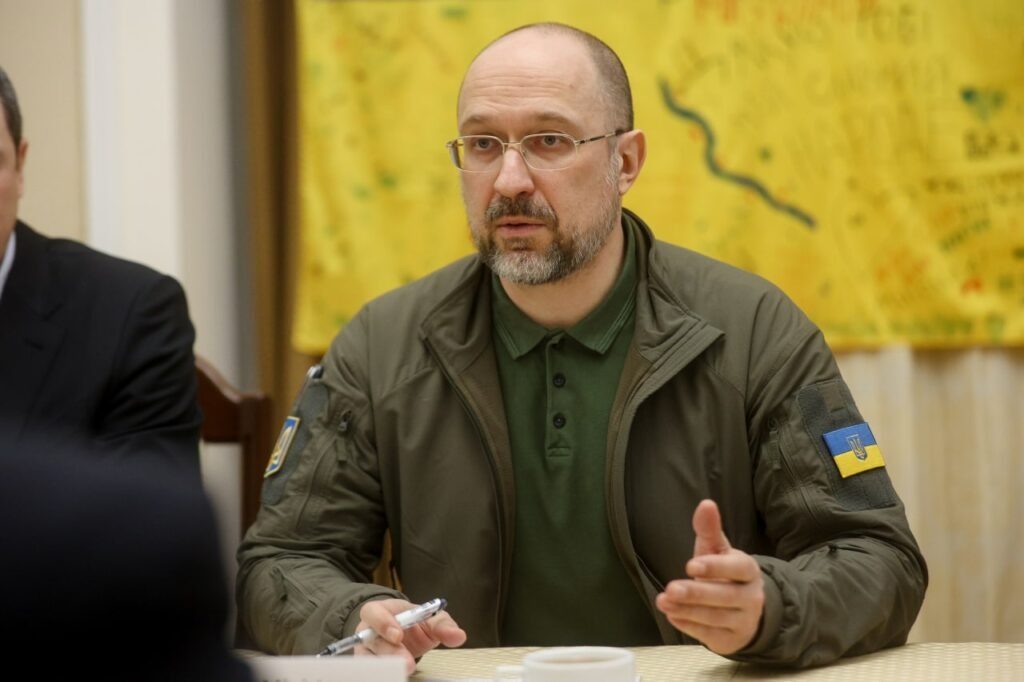 Шмыгаль встретил работников ТЦК на дороге — видео