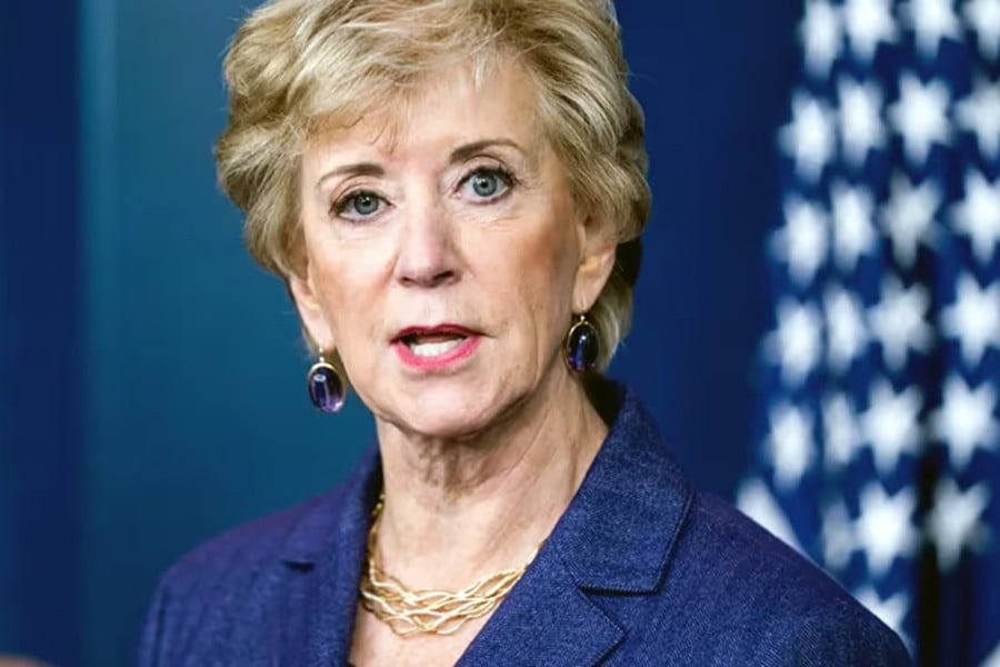 Главу Міносвіти США висміяли за помилки у погрозах Гарварду ➤ Prozoro.net.ua