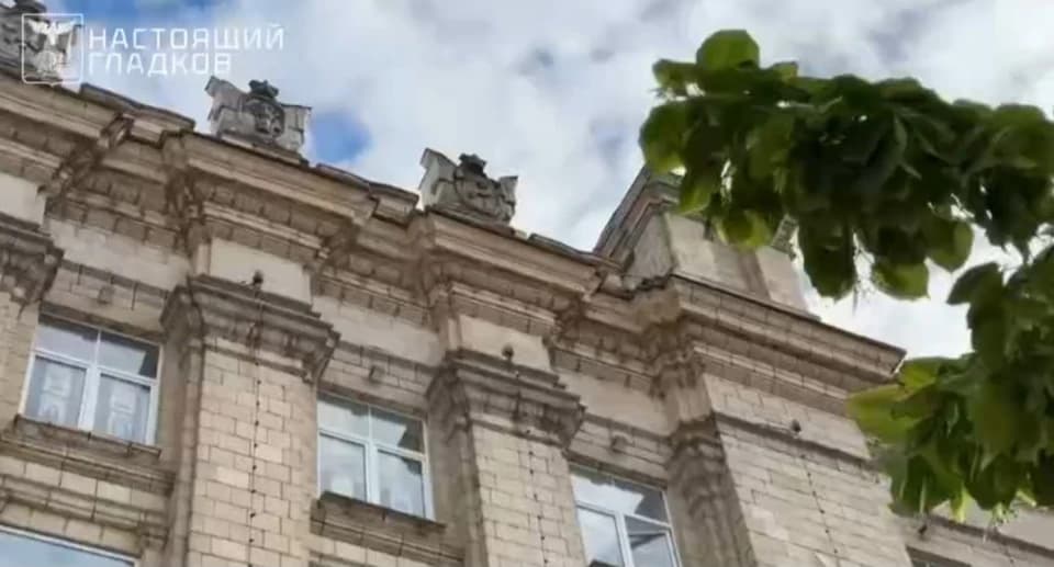 Дрон атакував урядову будівлю в Бєлгороді у важливий для РФ день (відео)