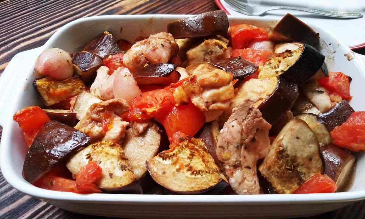 Куряче філе з овочами та грибами, запечене в рукаві