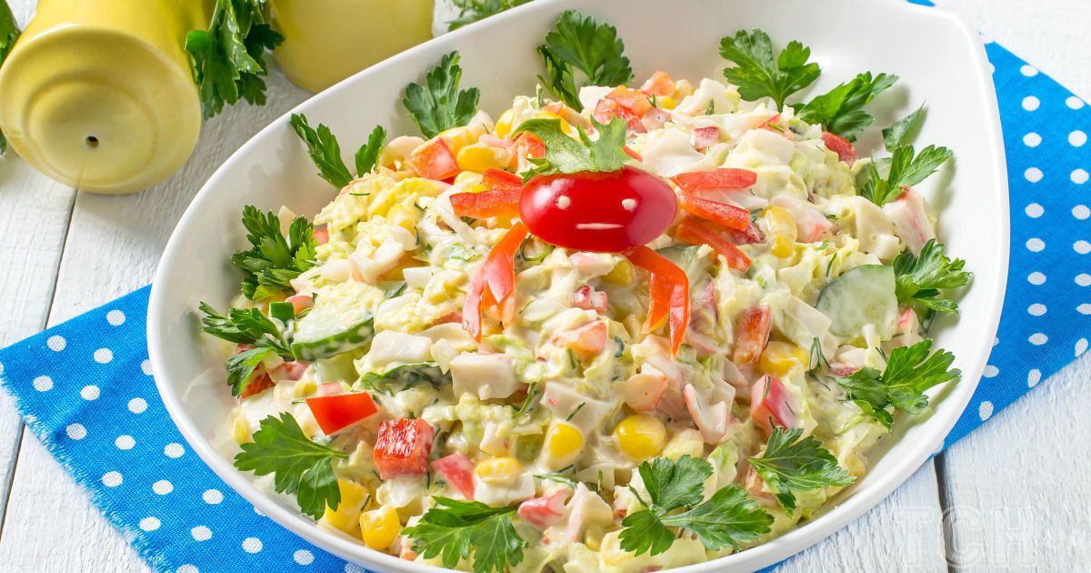Весенний салат с крабовыми палочками: попробуйте новый вкус