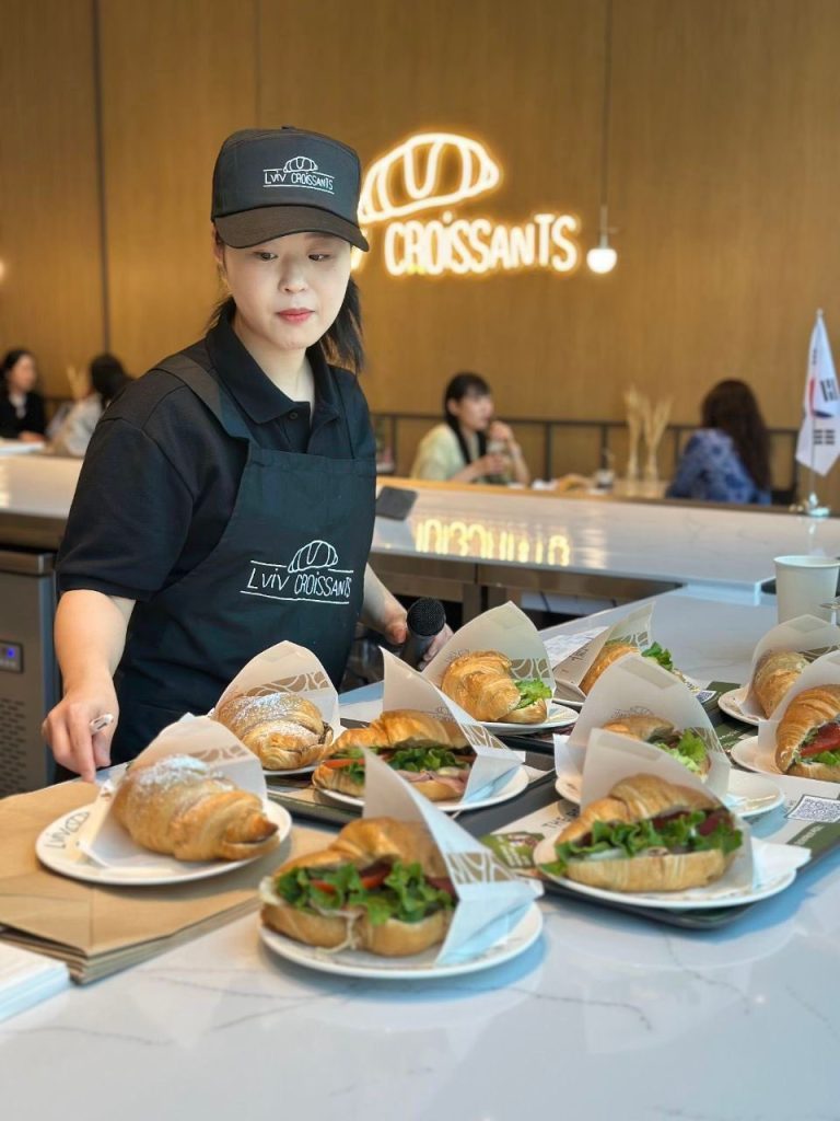 Lviv Croissants открылся в Южной Корее: украинцы шутят об "АТБ и Пузатой хате"