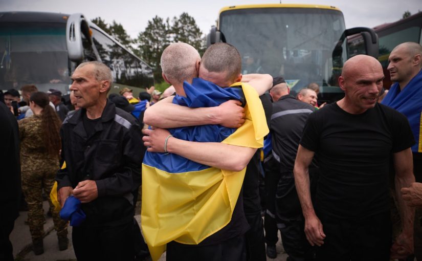 Ще 303 захисники нарешті повернулись додому: відбувся третій етап обміну «1000 на 1000»   ➤ Prozoro.net.ua
