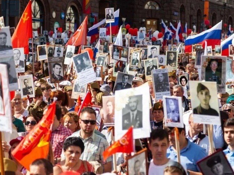 Росіяни у Вашингтоні влаштували хід з прапорами Сталіна (фото) 5 Росіяни у Вашингтоні влаштували хід з прапорами Сталіна (фото)