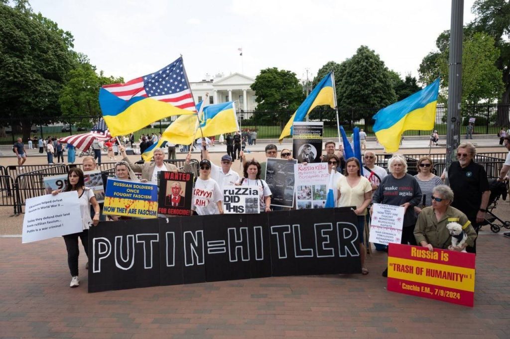 Росіяни у Вашингтоні влаштували хід з прапорами Сталіна (фото) 6 Росіяни у Вашингтоні влаштували хід з прапорами Сталіна (фото)