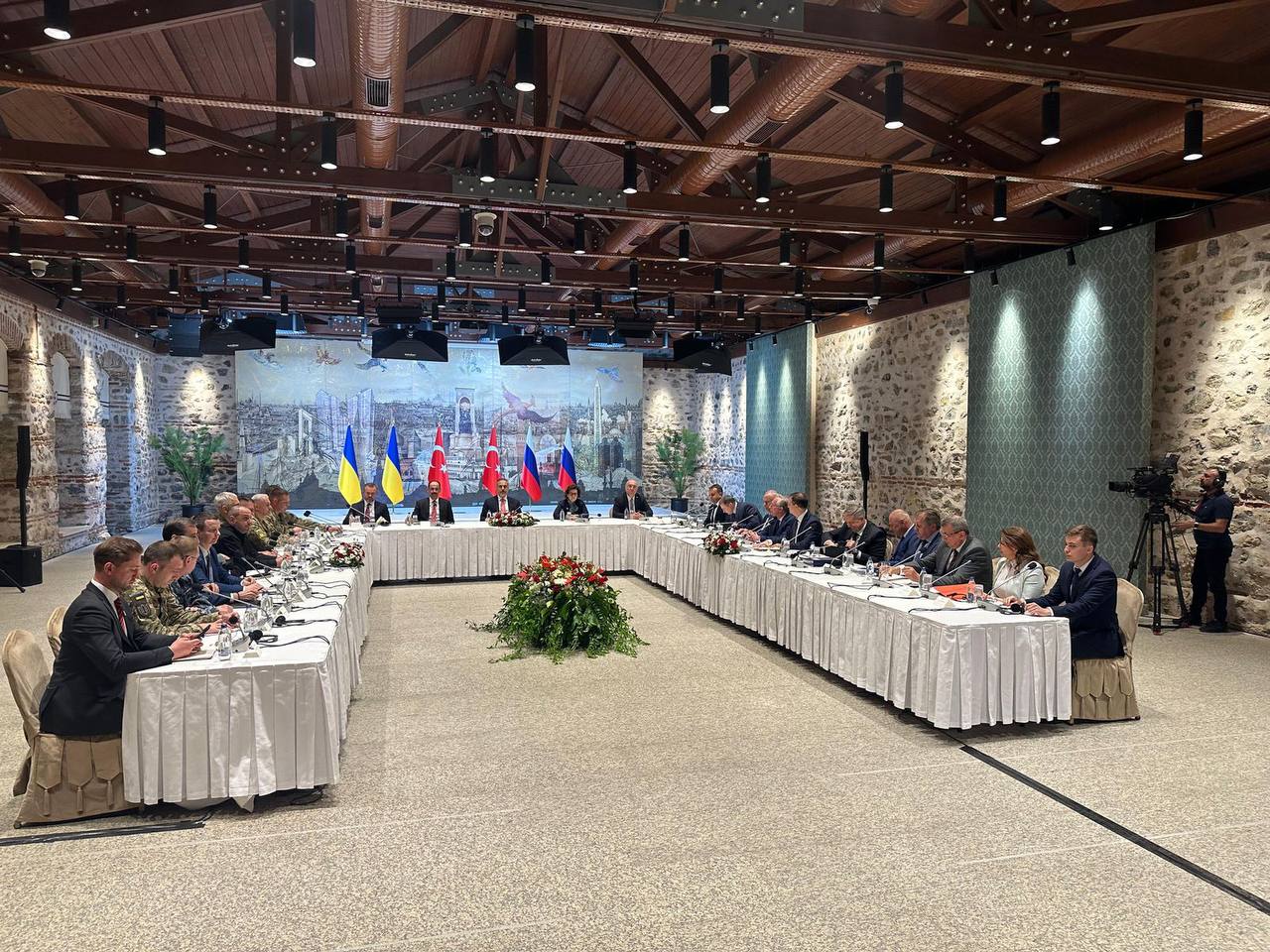 Перемовини Україна-Росія в Туреччині: що думають українці