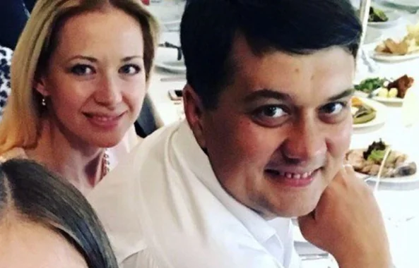 Зарабатывала миллионы на ломбардах: что известно о жене Разумковой
