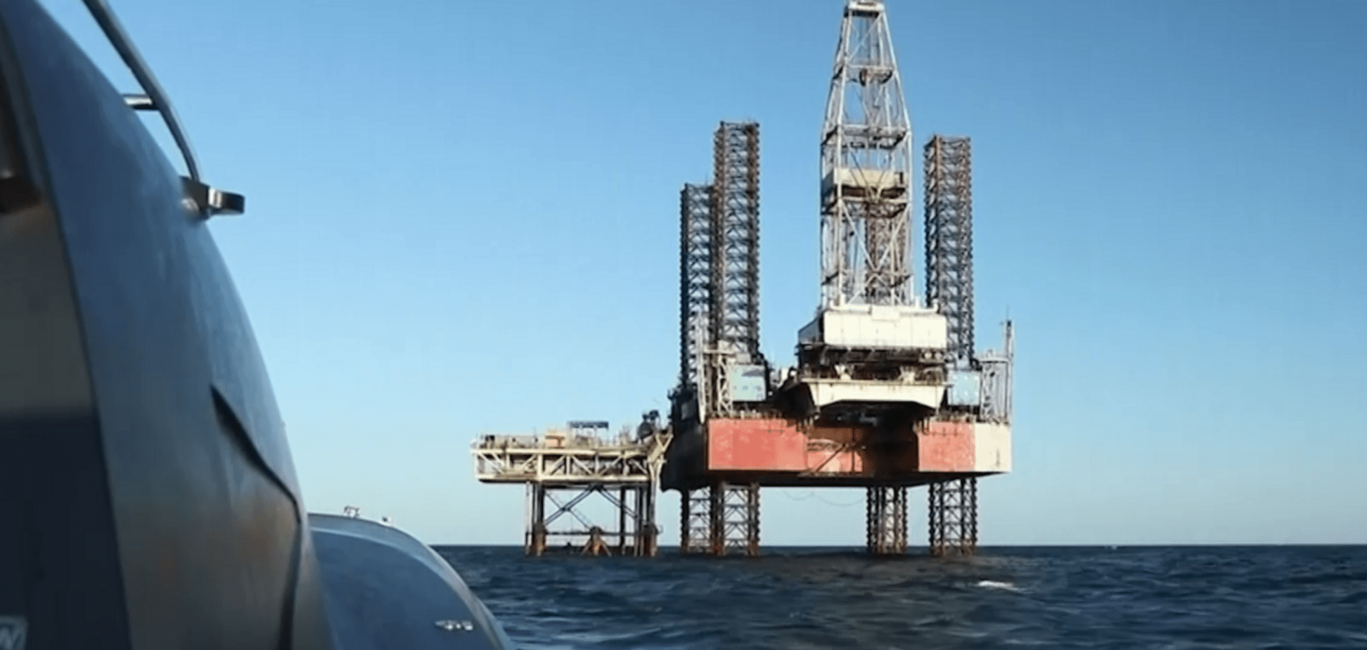 СБУ уничтожила РЛС и склады россиян на вышках в Черном море: видео ➤ Prozoro.net.ua