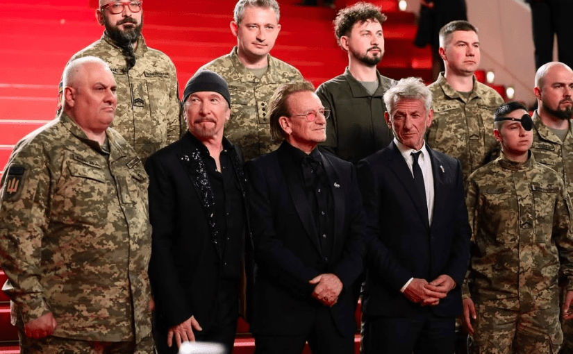 Овации гремели 7 минут: солист U2 появился в Каннах с бойцами ВСУ ➤ Prozoro.net.ua