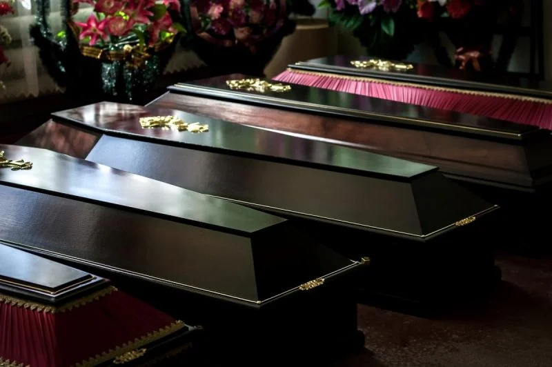 В Киеве перевозили гроб в трамвае (фото)
