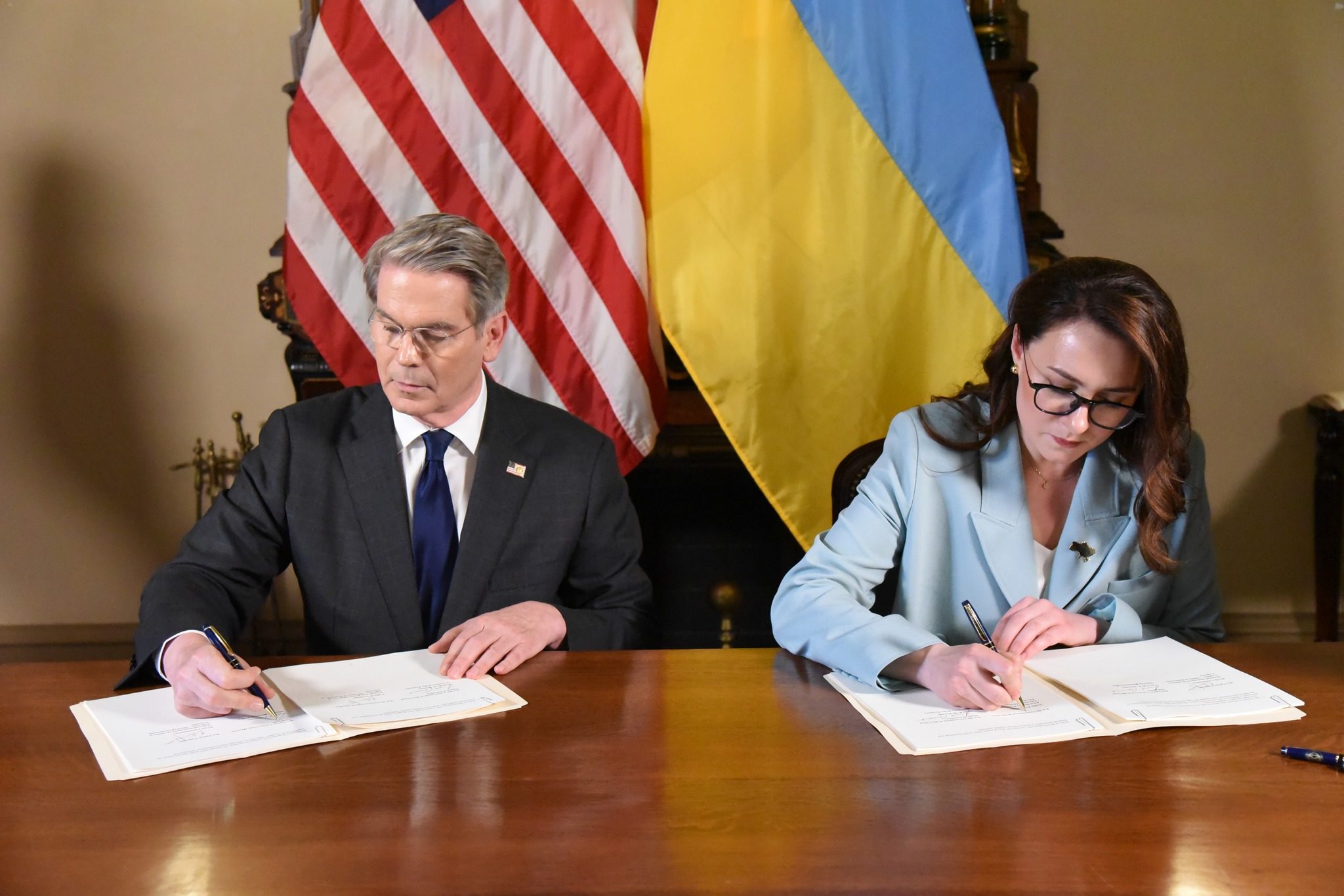 Україна і США уклали угоду про спільну розвідку надр