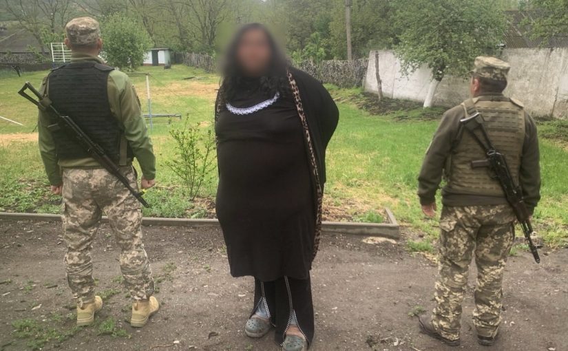 Блогер в жіночому вбранні намагався втекти до Молдови (відео) ➤ Prozoro.net.ua