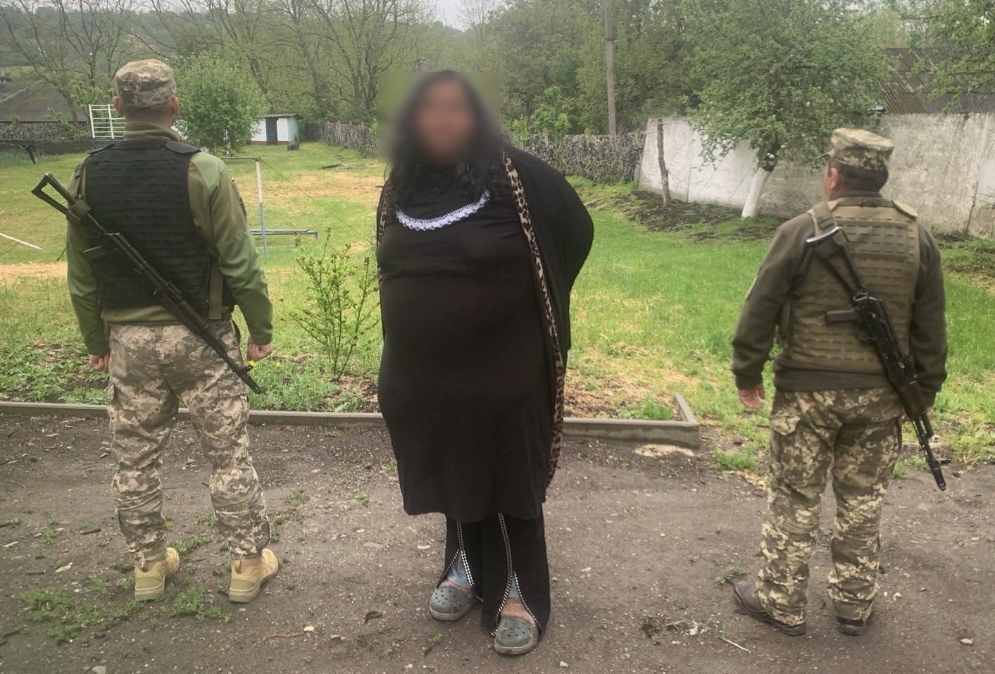 Блогер в женской одежде пытался бежать в Молдову (видео) ➤ Prozoro.net.ua
