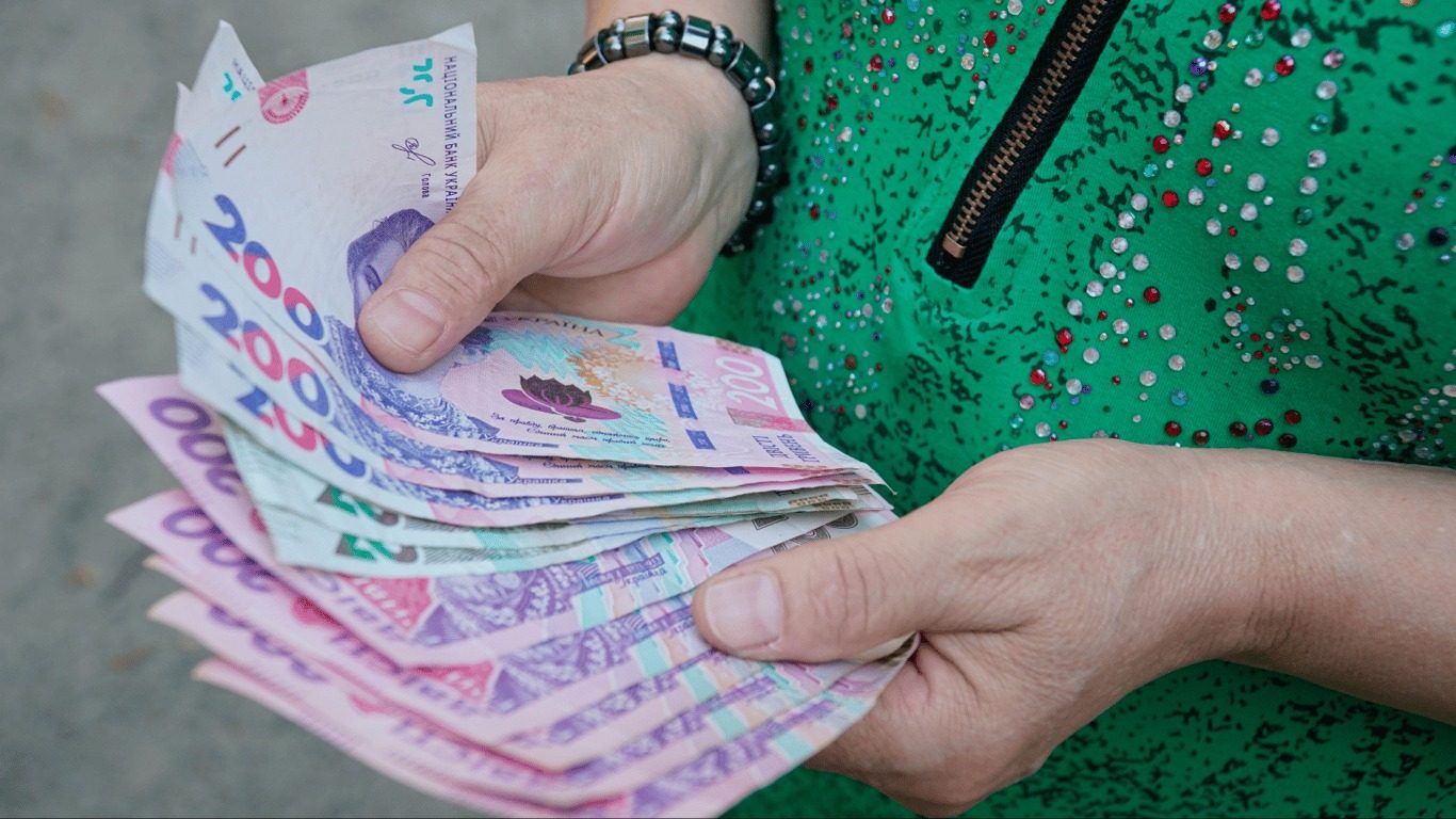 Пенсіонерам в Україні призначать додаткові виплати: кому саме і скільки