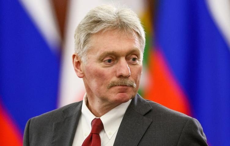 Конфуз Пескова во время выступления Путина увидели все (видео)
