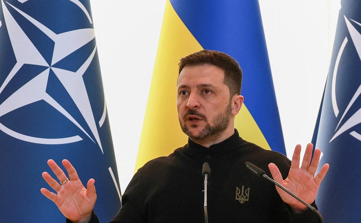 Зеленський без хакі: на саміті НАТО з’явився у новому образі