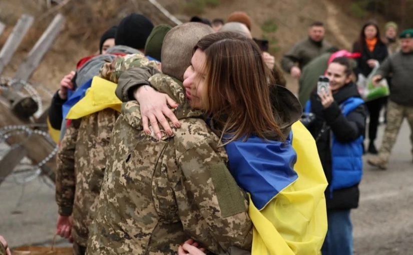 Подивіться, як сестра відреагувала на повернення брата з полону ➤ Prozoro.net.ua