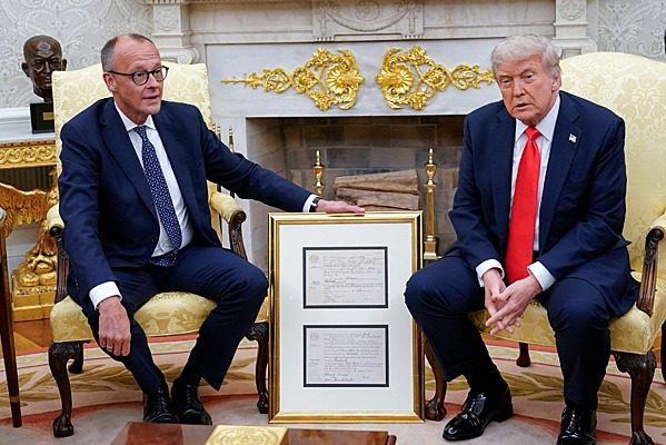 Трамп пытался подколоть Мерца, но тот мощно ответил (видео)