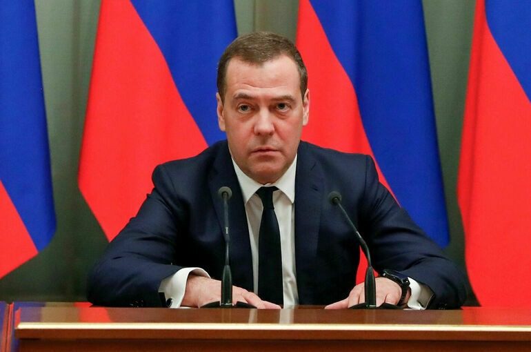 В Стамбуле загремели угрозы: Медведев перешёл на шантаж