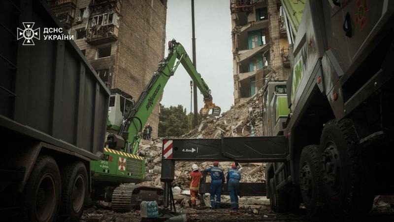 Что нашли под завалами в Киеве после удара РФ: такого не ожидали