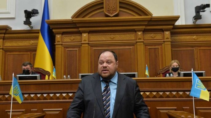 Стефанчук озвучил сколько депутатов Рады хотят сложить мандат