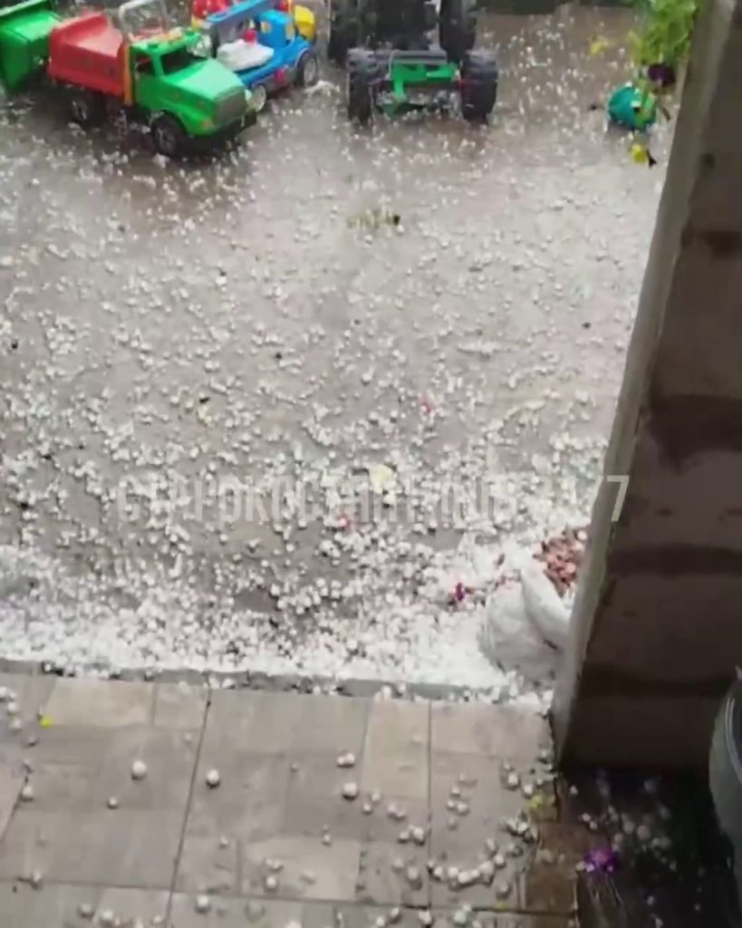 В Житомирской области выпал град размером с яйцо: фото и видео 6 В Житомирской области выпал град размером с яйцо: фото и видео