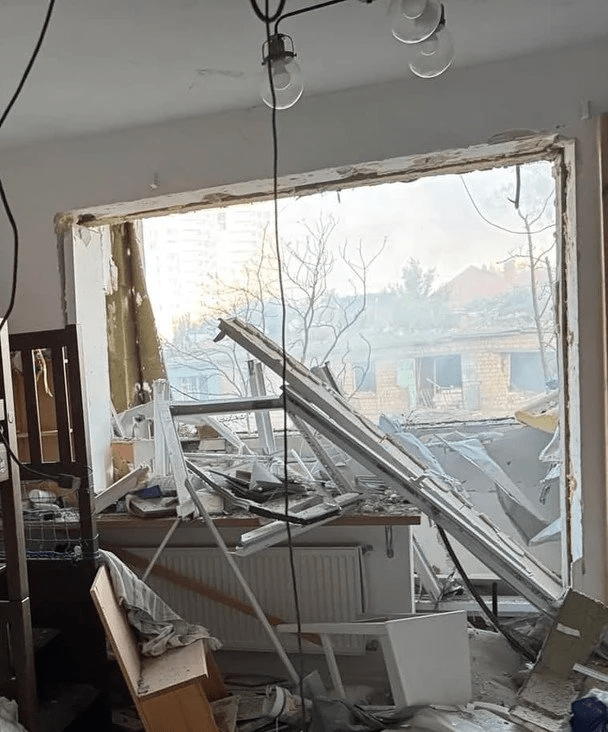 Київ під обстрілом: квартира Тараса Тополі повністю розбита ракетою 4 Київ під обстрілом: квартира Тараса Тополі повністю розбита ракетою