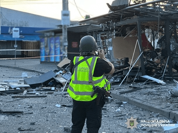Масований обстріл Києва: поліція оприлюднила фото руйнувань (фото) 4 Масований обстріл Києва: поліція оприлюднила фото руйнувань (фото)