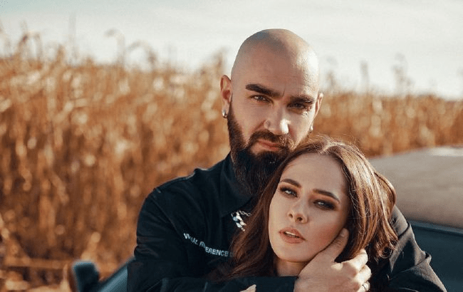 Юлія Саніна пояснила, чому її чоловік залишив країну під час війни