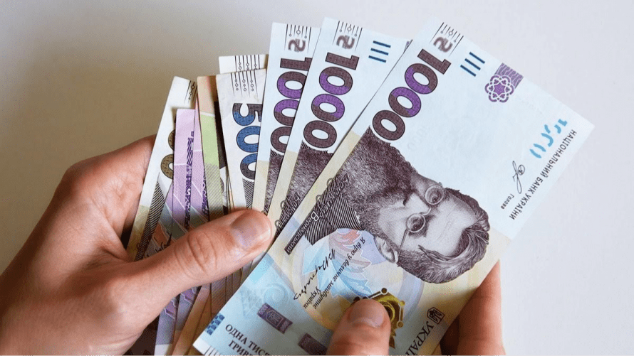 Украинцы получат по 3100 грн уже в августе — кто в списке