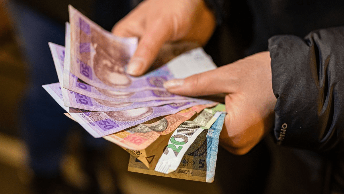 Украинцы получат по 3100 грн уже в августе — кто в списке