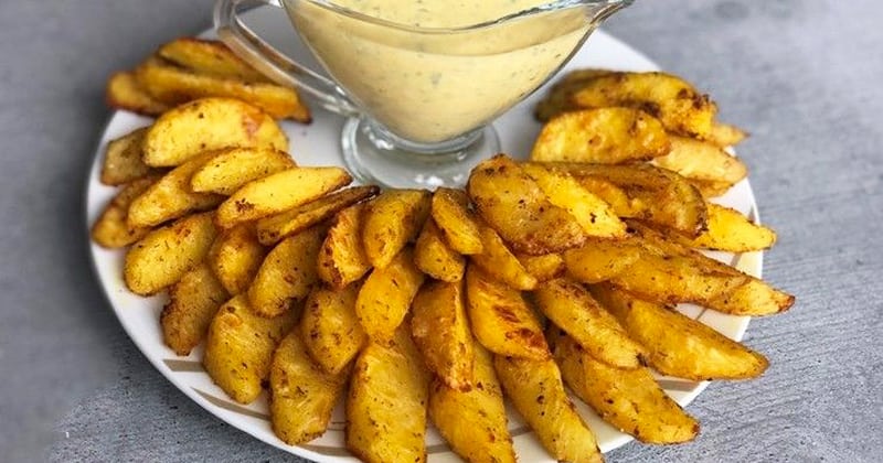 Хрустящий и ароматный картофель в сухарях: простой рецепт