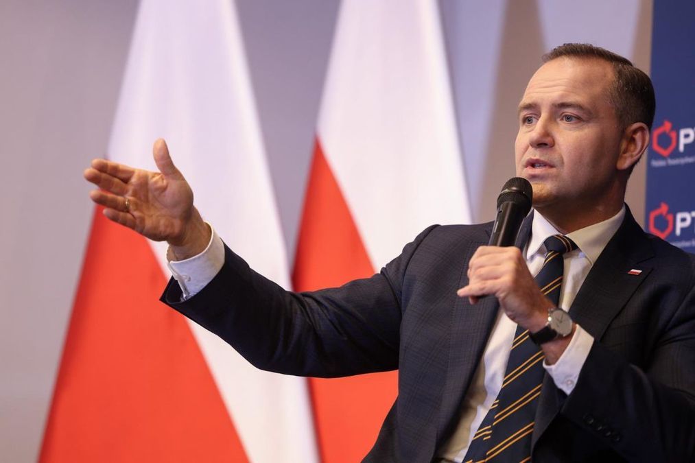 Навроцкий не победил? В Польше требуют пересчитать голоса