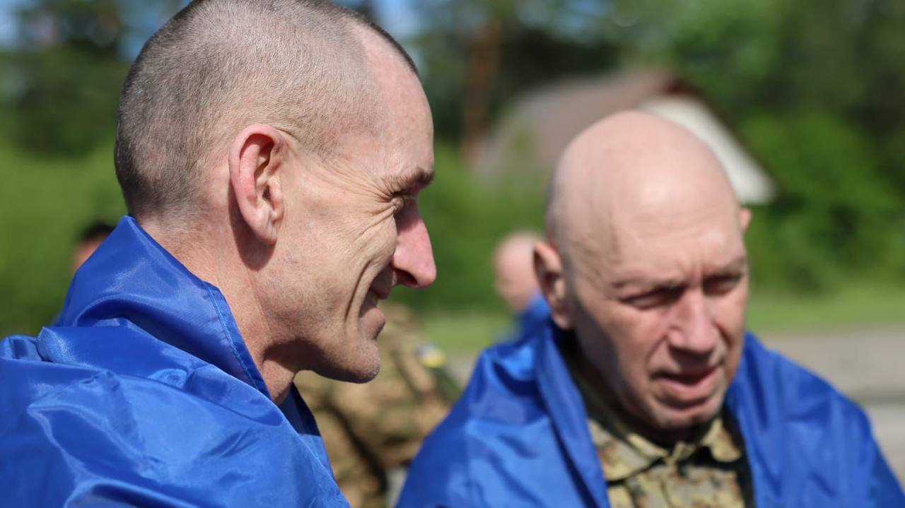 В Украину вернулись защитники, которых Россия удерживала более трех лет (фото)