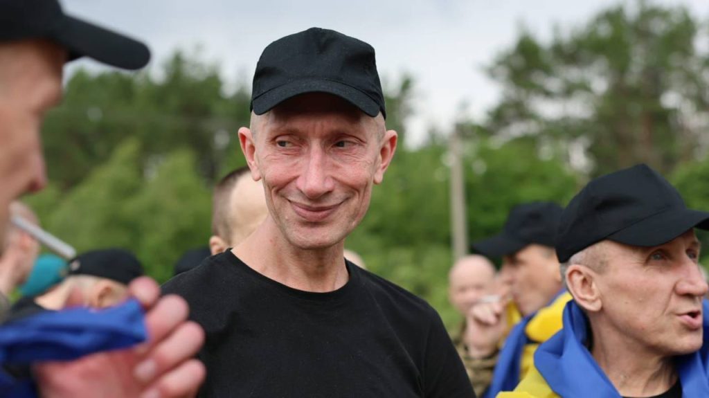 Неймовірне щастя: фото з нового повернення полонених 10 Неймовірне щастя: фото з нового повернення полонених