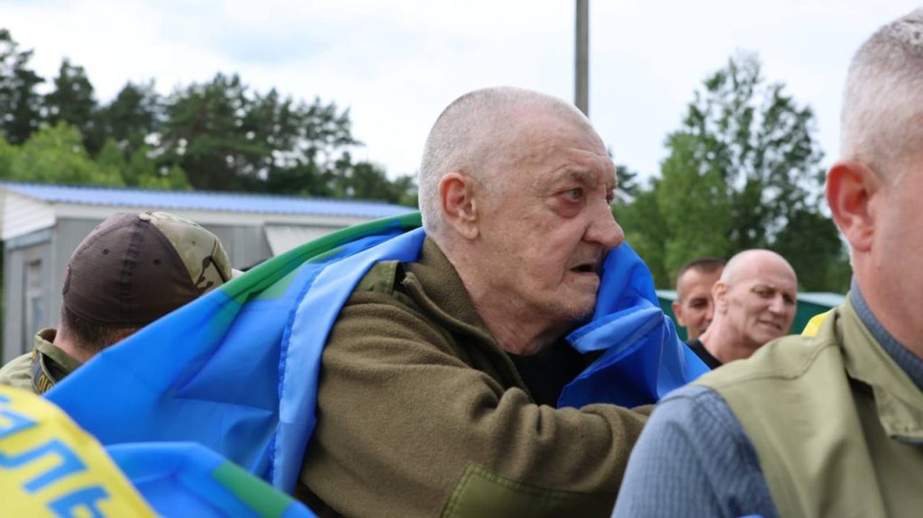 Неймовірне щастя: фото з нового повернення полонених 7 Неймовірне щастя: фото з нового повернення полонених