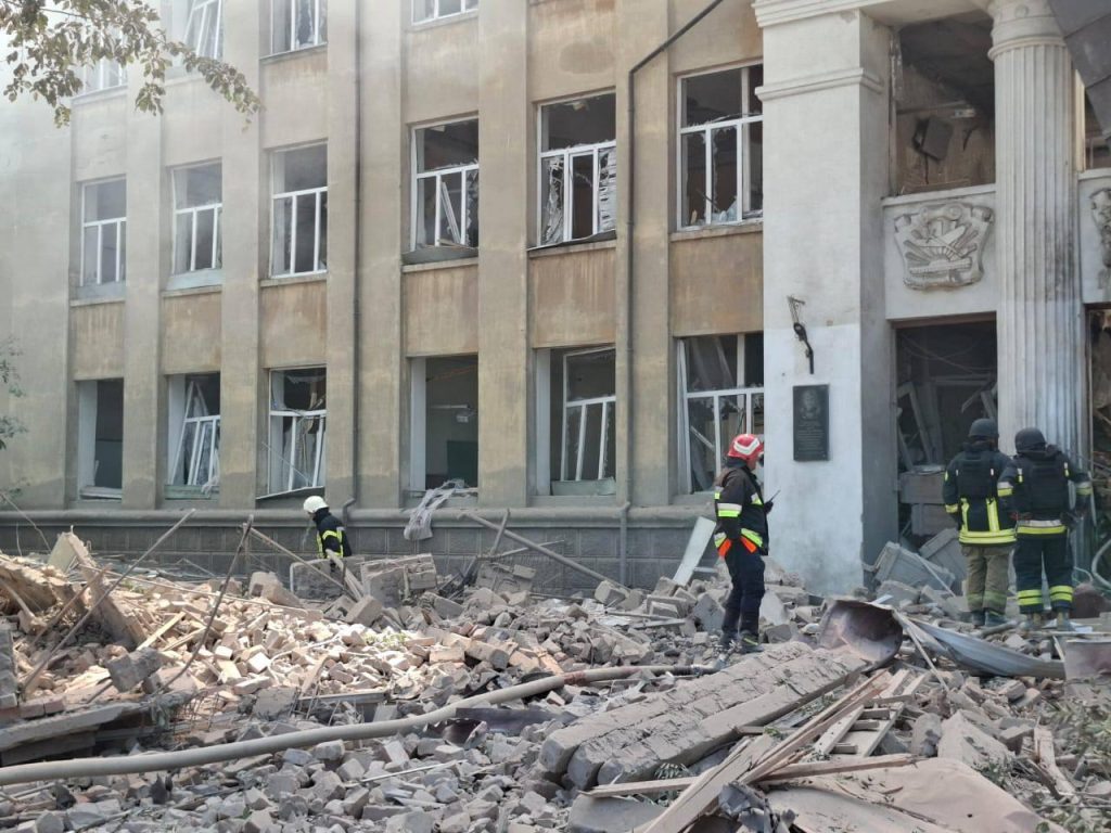 Школьник в Одесской области сам выбрался из-под завалов лицея и спас друга 4 Школьник в Одесской области сам выбрался из-под завалов лицея и спас друга