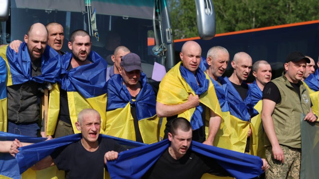 Наши дома: щемящие фото защитников, возвращенных из плена 3 Наши дома: щемящие фото защитников, возвращенных из плена