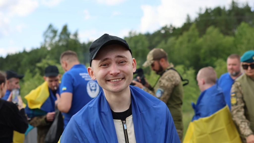В Украину вернулись защитники, которых Россия удерживала более трех лет (фото) 3 В Украину вернулись защитники, которых Россия удерживала более трех лет (фото)
