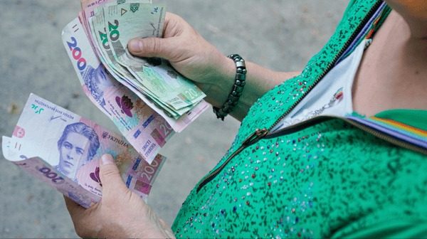 Кабмин изменил порядок выплаты пенсий и денежной помощи украинцам
