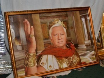 Имения Азарова, Пшонки и Захарченко: кто там живет и как предатели зарабатывают