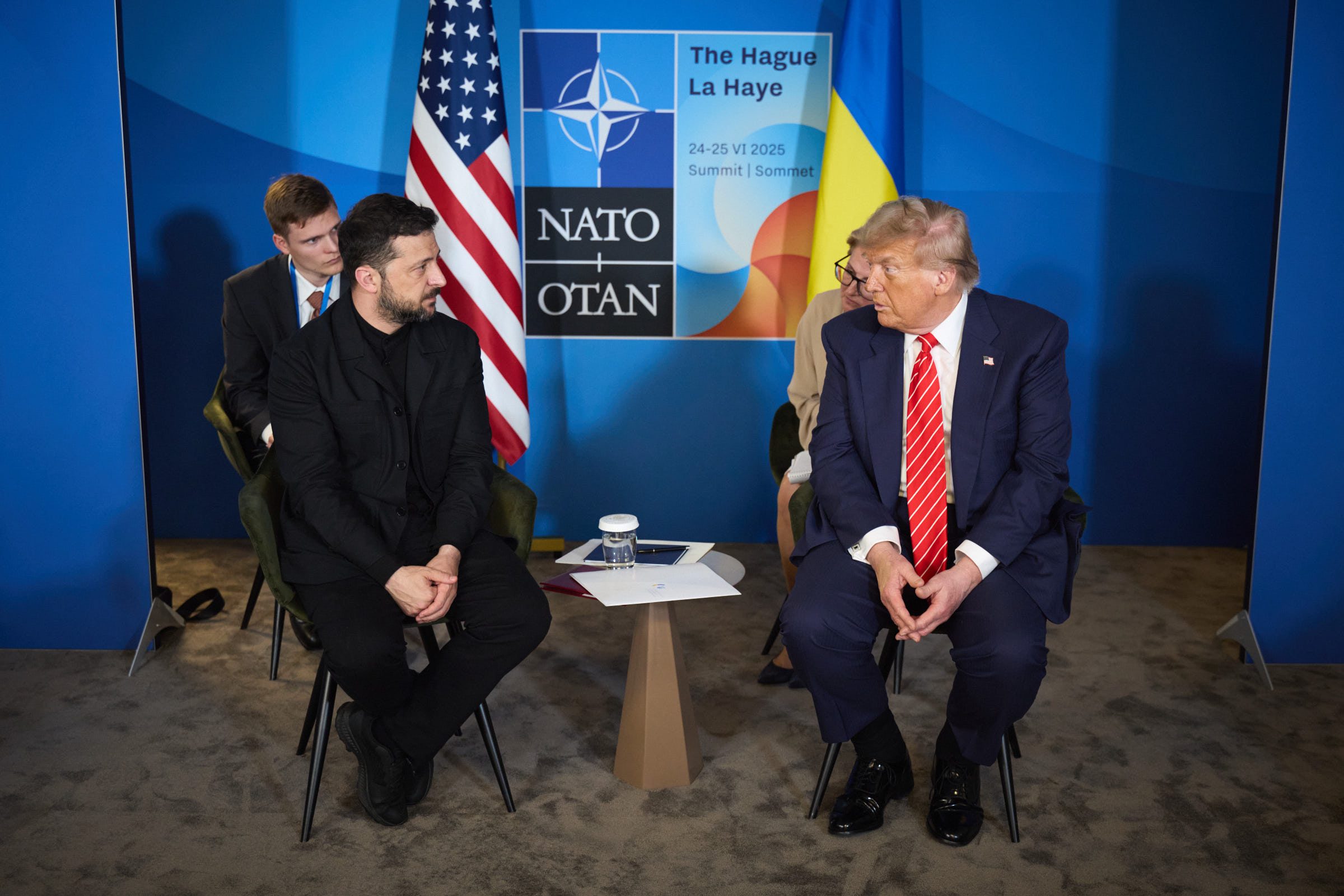 Зеленський зустрівся з Трампом: говорили про перемир’я, ППО та дрони