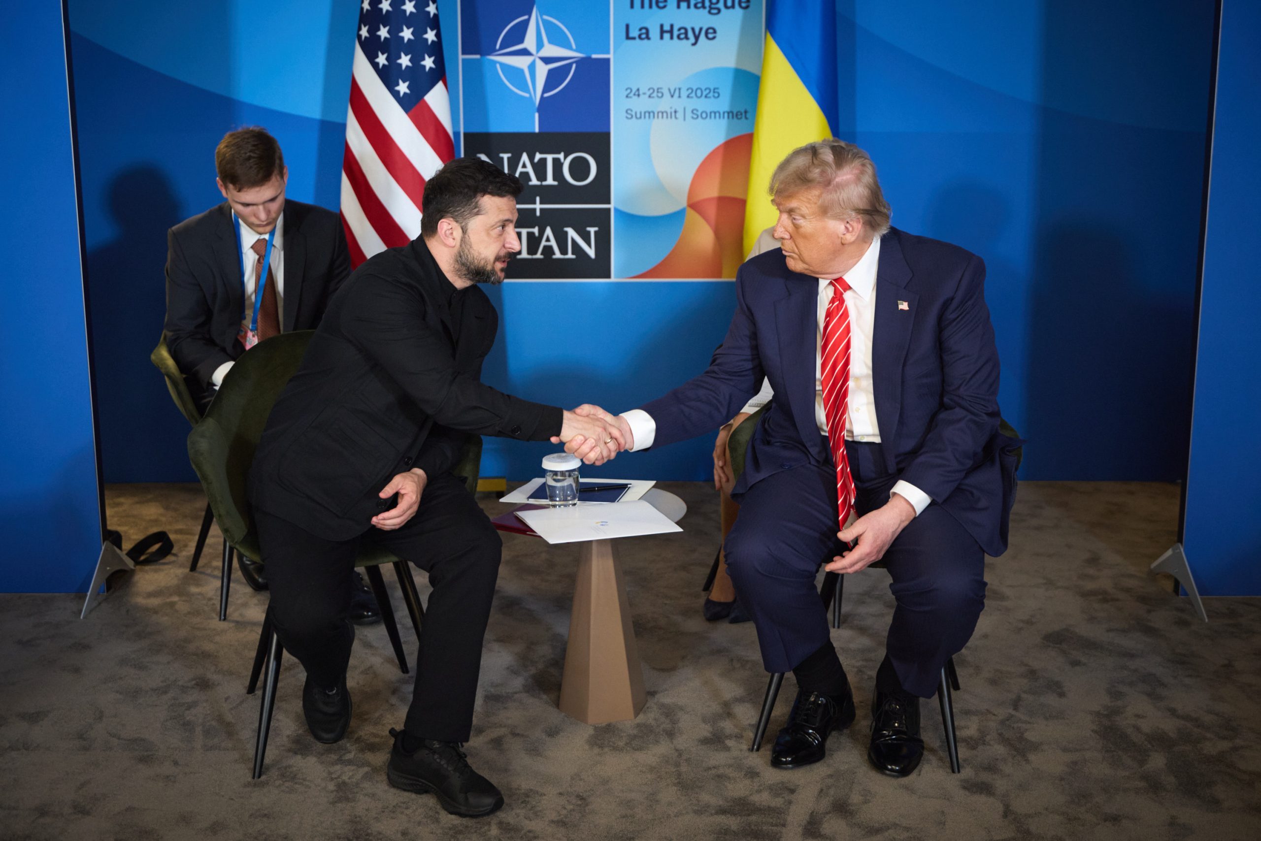 Зеленський зустрівся з Трампом: говорили про перемир’я, ППО та дрони